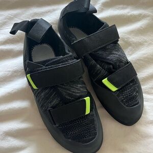 BRAND NEW SoleEase Climbing Shoes - size 39, W 8/M 7